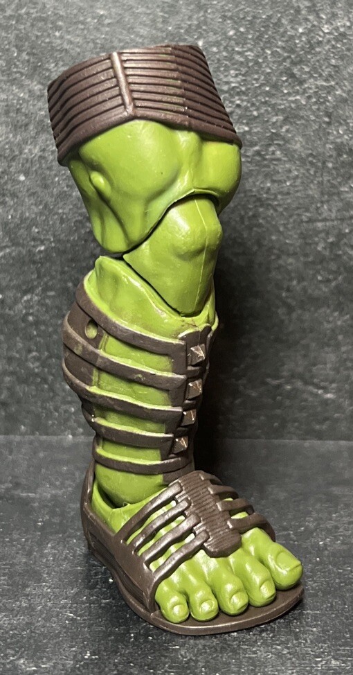 Marvel Legends Thor Ragnarok Gladiator Hulk Right Leg  Part Nice Condition