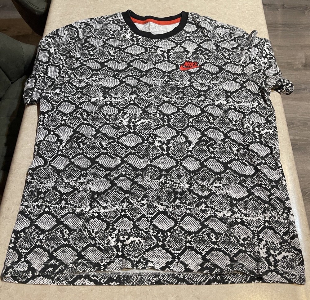 Nike Snake Skin Print Shirt AOP Size XL Mamba Black White Cool Comfortable Soft