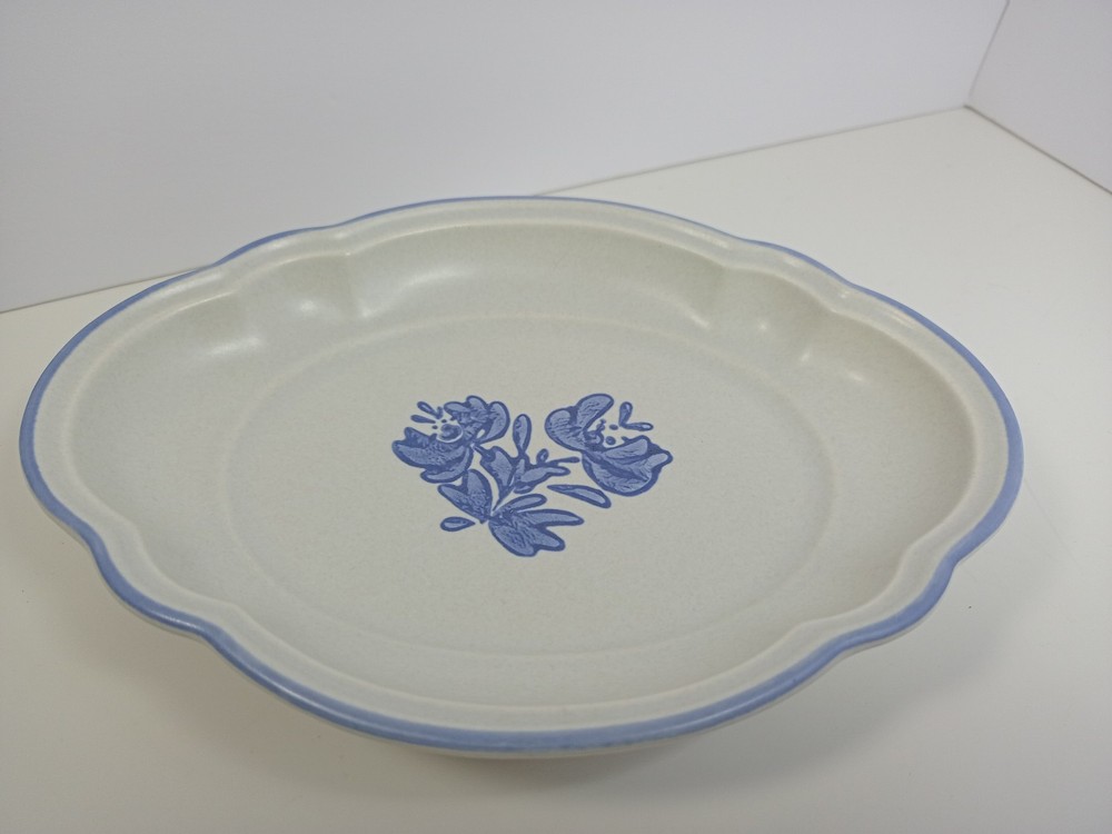 Pfaltzgraff Yorktowne Blue Scalloped Oval Dish 8x6 for Cheese Pickles Relish Butter