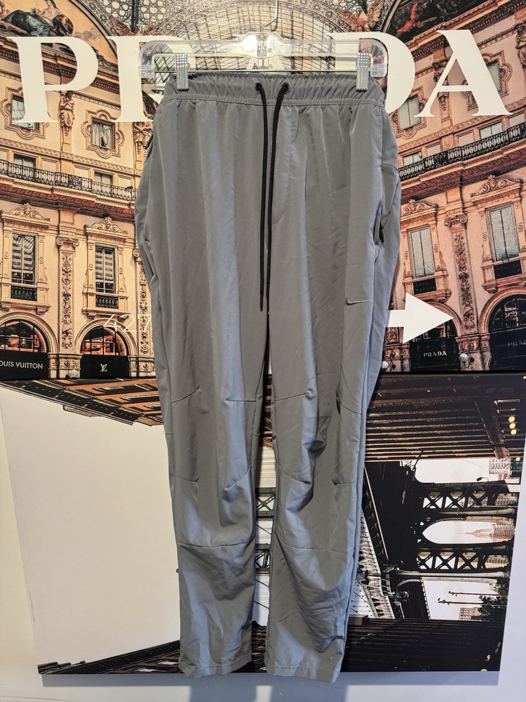 Nike Unlimited Men's Dri-Fit Zippered Cuff Training Gray Pants FB7548-084 Medium