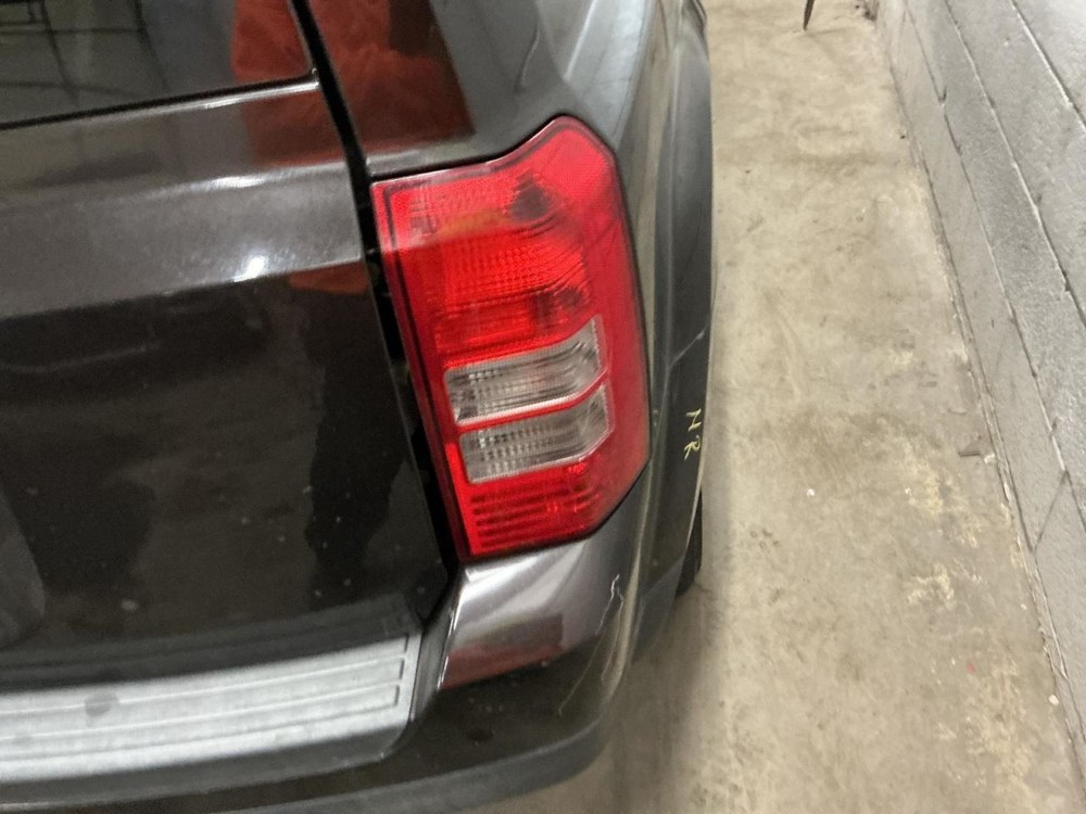 08-17 Jeep Patriot Passenger Right Tail Light Replacement 4749735