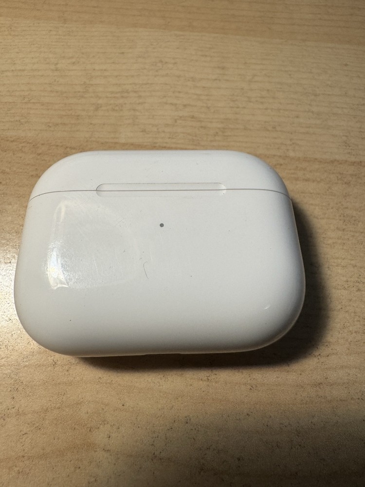 Apple AirPods Pro 2nd Gen Wireless Charging Case Only A2700