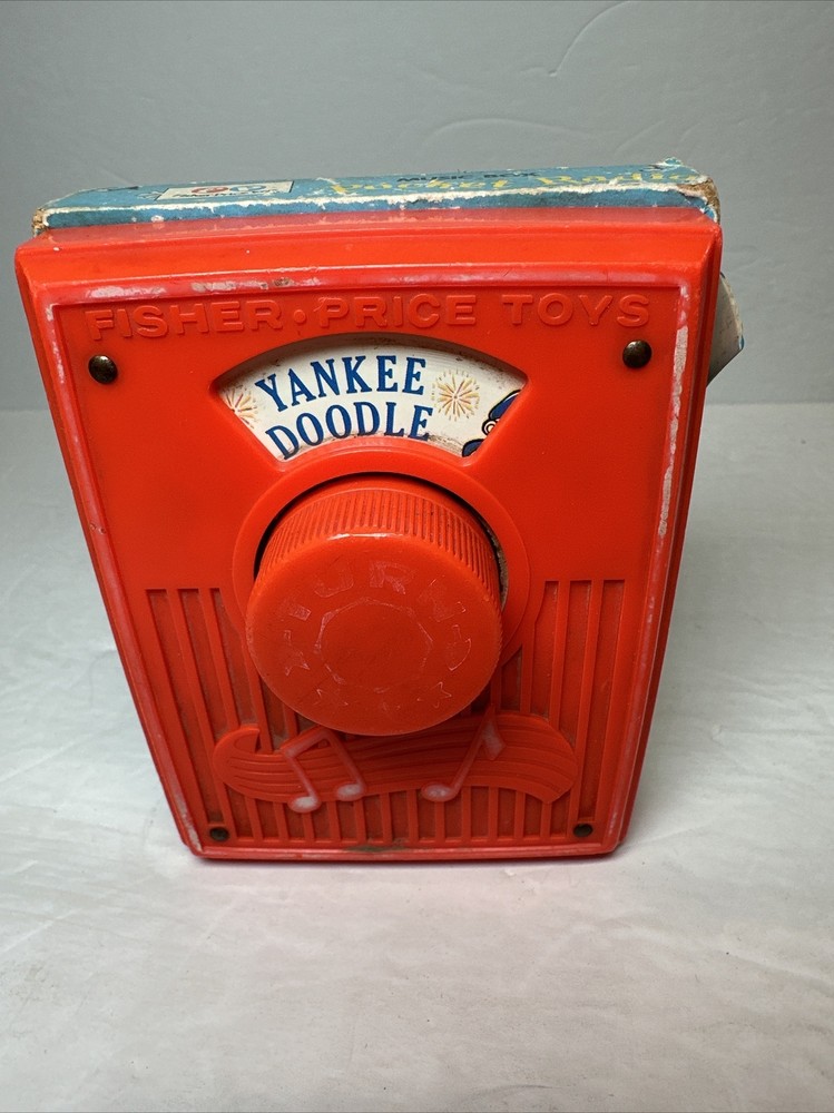 Vintage 1975 Fisher Price Wind Up Pocket Radio Music Yankee Doodle Toy 779
