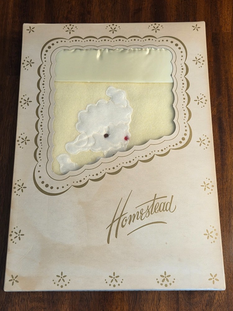 Vintage UNUSED HOMESTEAD Rayon/Orlon Acrylic Maize Baby/Crib BLANKET - 36” x 50”