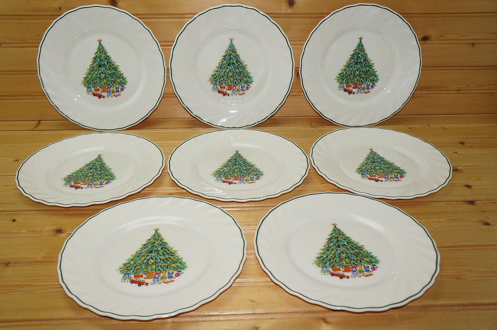 Salem Noel Christmas Tree Glass (8) Salad Plates, 7 3/4