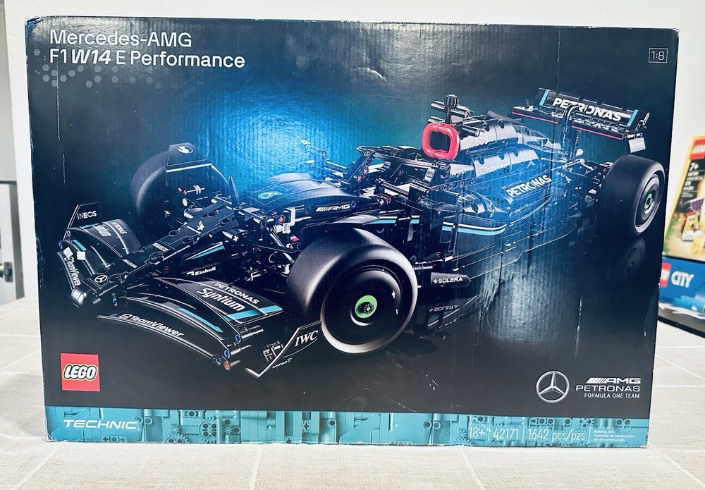 LEGO TECHNIC: Mercedes-AMG F1 W14 E Performance (42171) Minor Box Wear