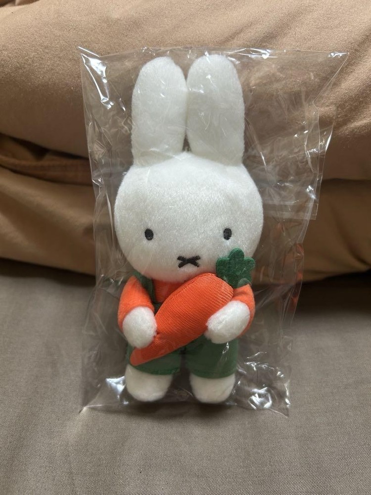 Miffy Sekiguchi Carrot Plush Keychain Key Holder in Bright Green #6ae131