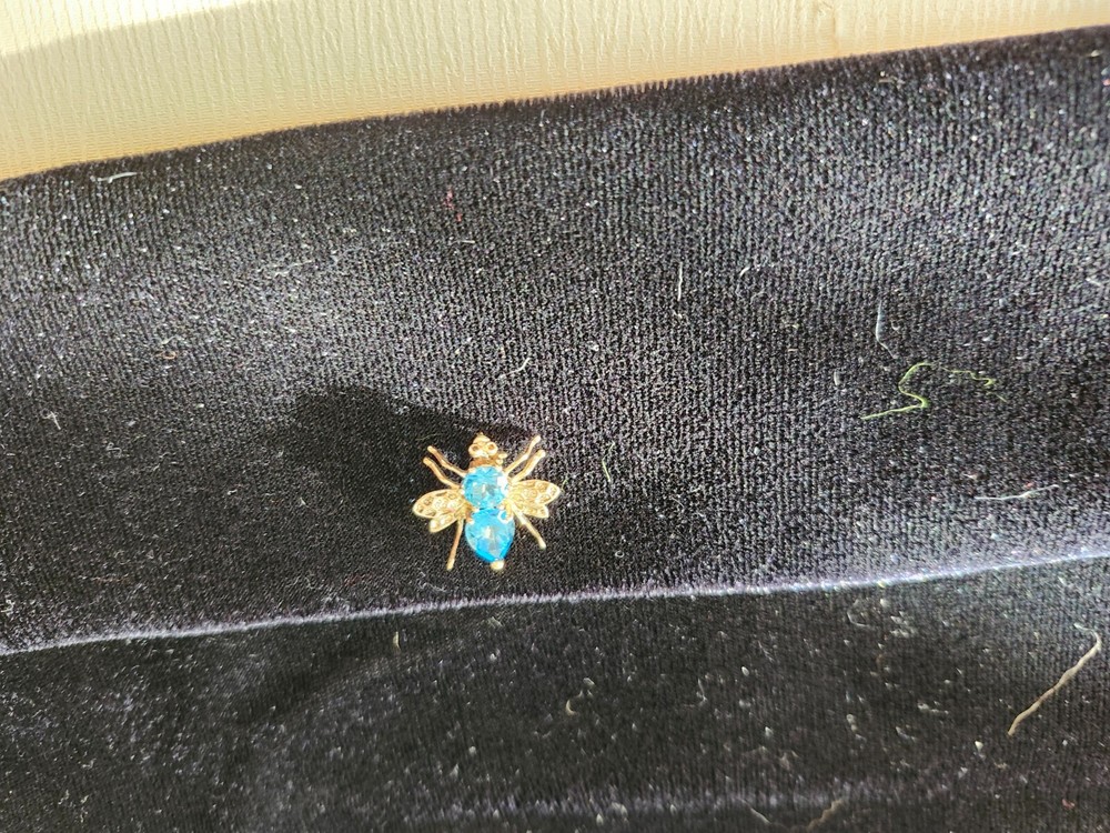 10K Gold Bug with Blue Saphire eyes