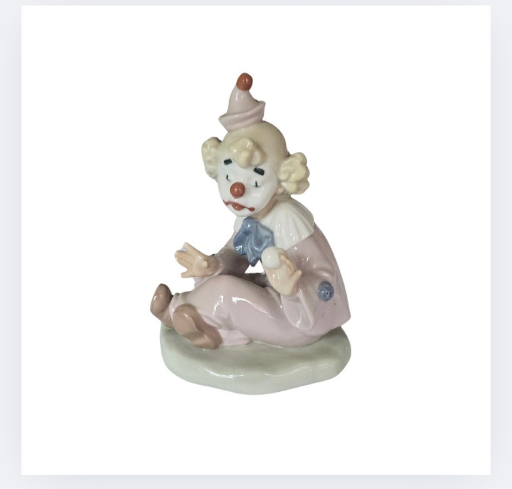 Vintage LLADRO NAO Porcelain Seated Clown with Ball Figure 485 1985