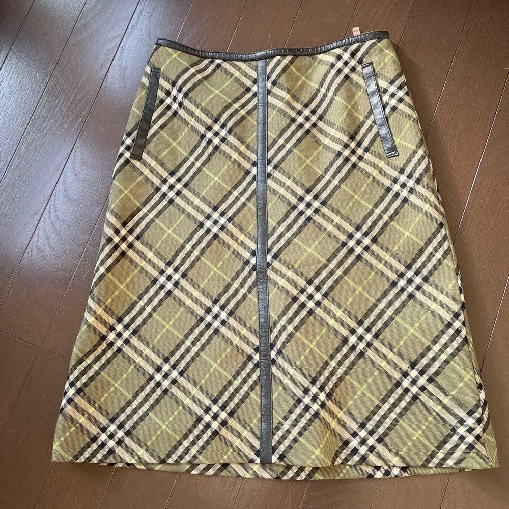 Burberry Check Skirt Khaki with Black Leather Accent Pocket Size M Used