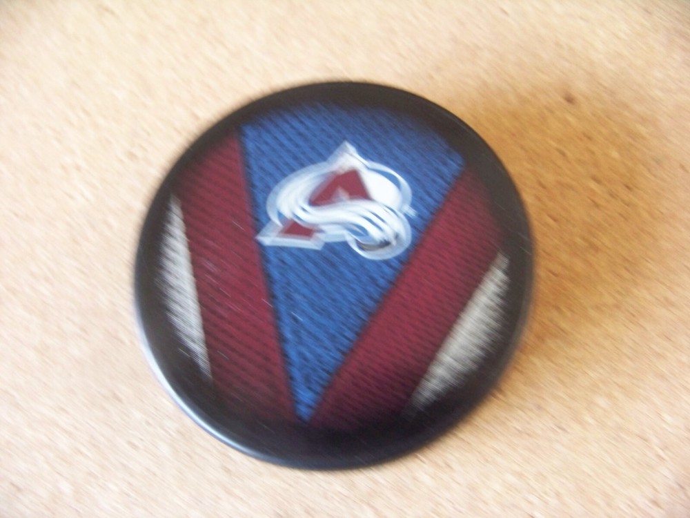 Colorado Avalanche logo puck NHL In Glas Co