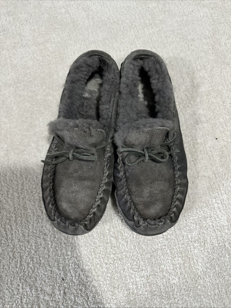 LL Bean Women’s Gray Suede Genuine Fleece Lined Slippers 8 EUC Warm Cozy Classic