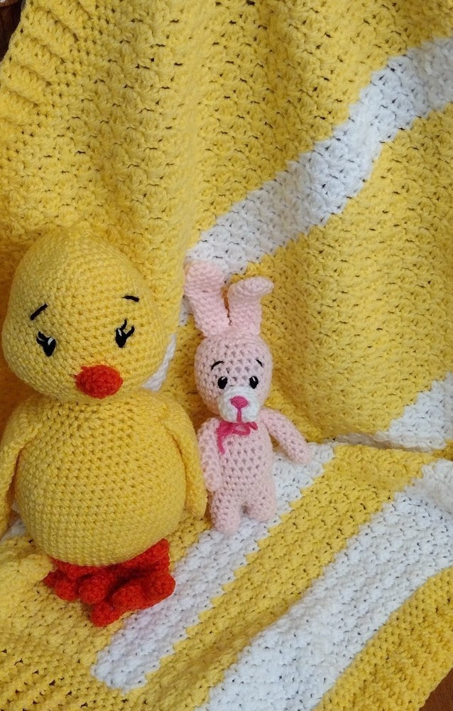 Baby blanket, white & yellow striped Gender Neutral. 33