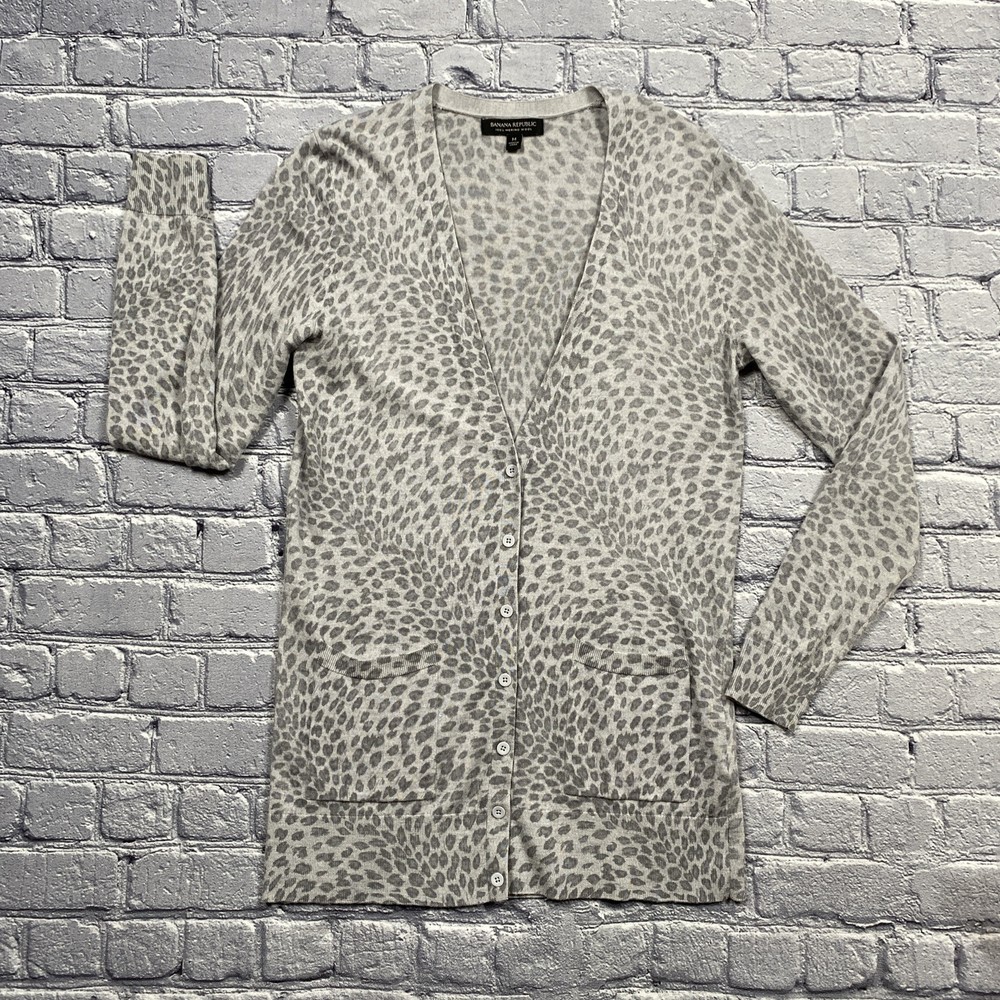 Banana Republic Gray Leopard Print Merino Wool Cardigan Sweater Size M Mob Wife Style  