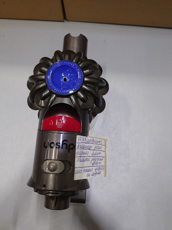 Dyson V7 or V8 Vacuum with Weak Battery and Missing Filter - Used