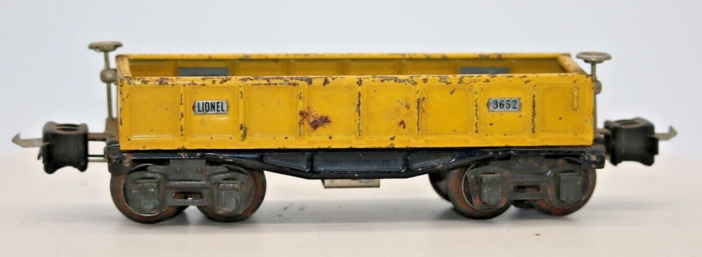 Weathered Pre-War Lionel O-Gauge 3652 Yellow Operating Gondola Tinplate Car