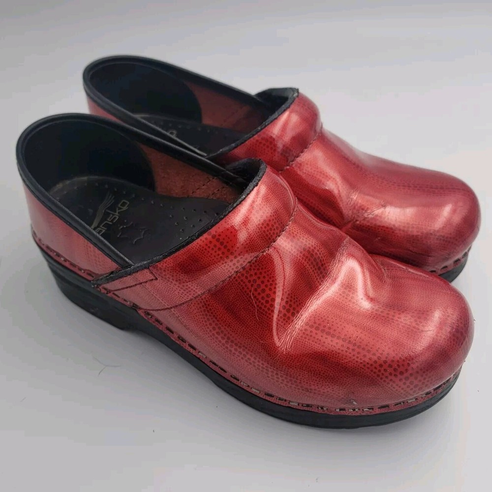Dansko Women’s 37 / US 6.5 Clogs in Cherry Red