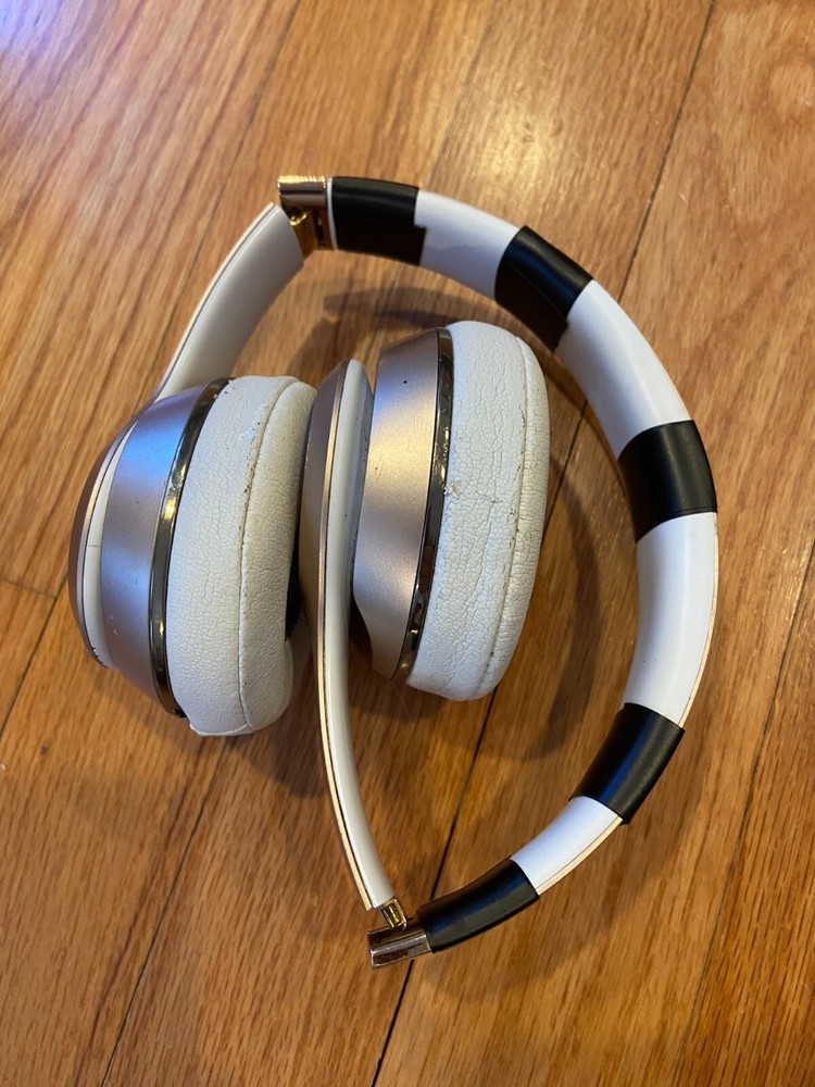 headphones solo beats 3    used read fully     1