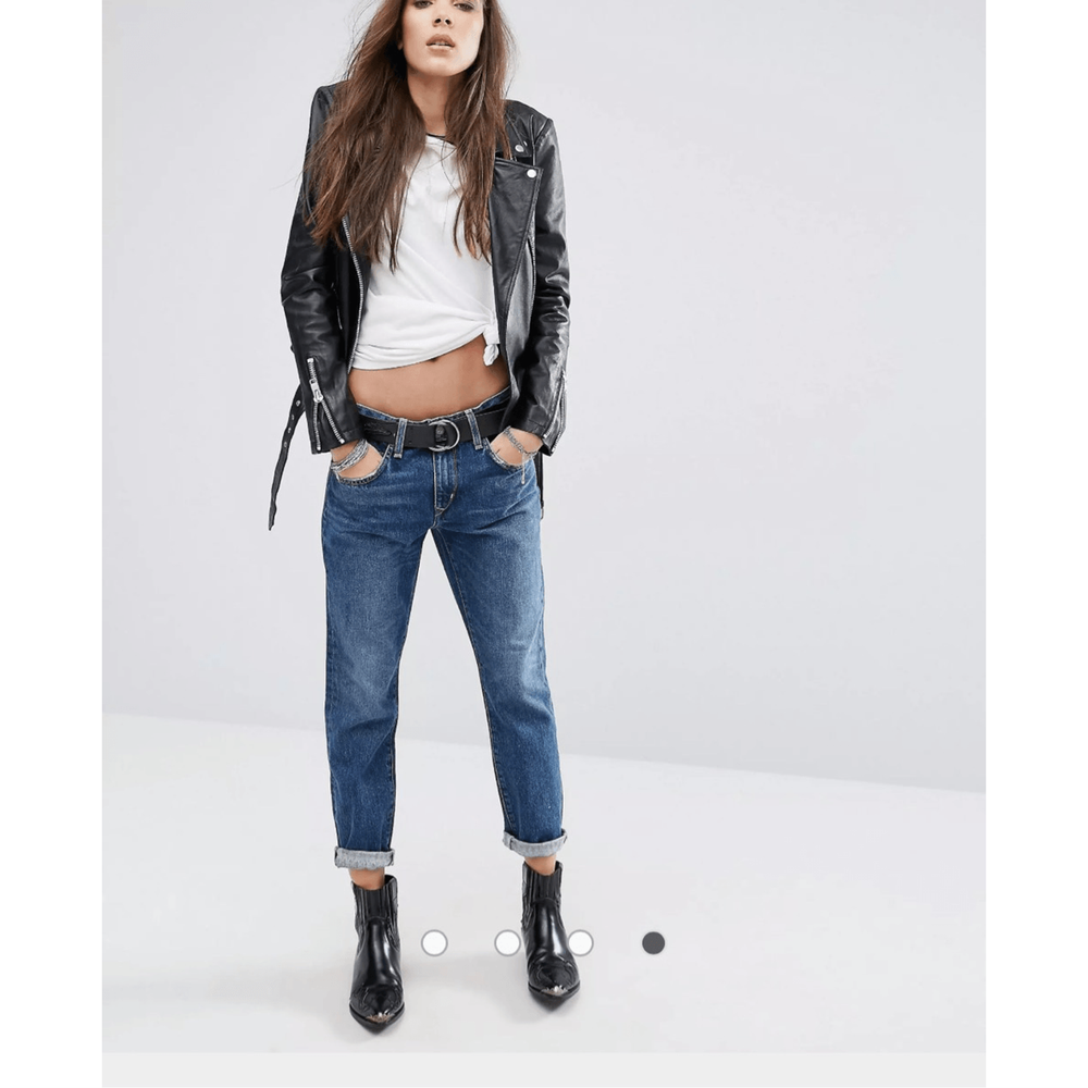 Lovers + Friends Blue Y2K Ezra Slim Boyfriend Jeans Size 27 Trendy Retro Style