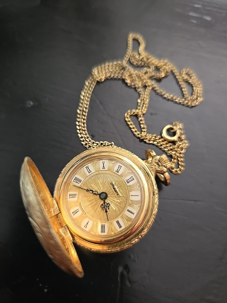 Vintage Dynasty 17 Jewels Swiss Pocket Watch Necklace Floral Wind Up Working