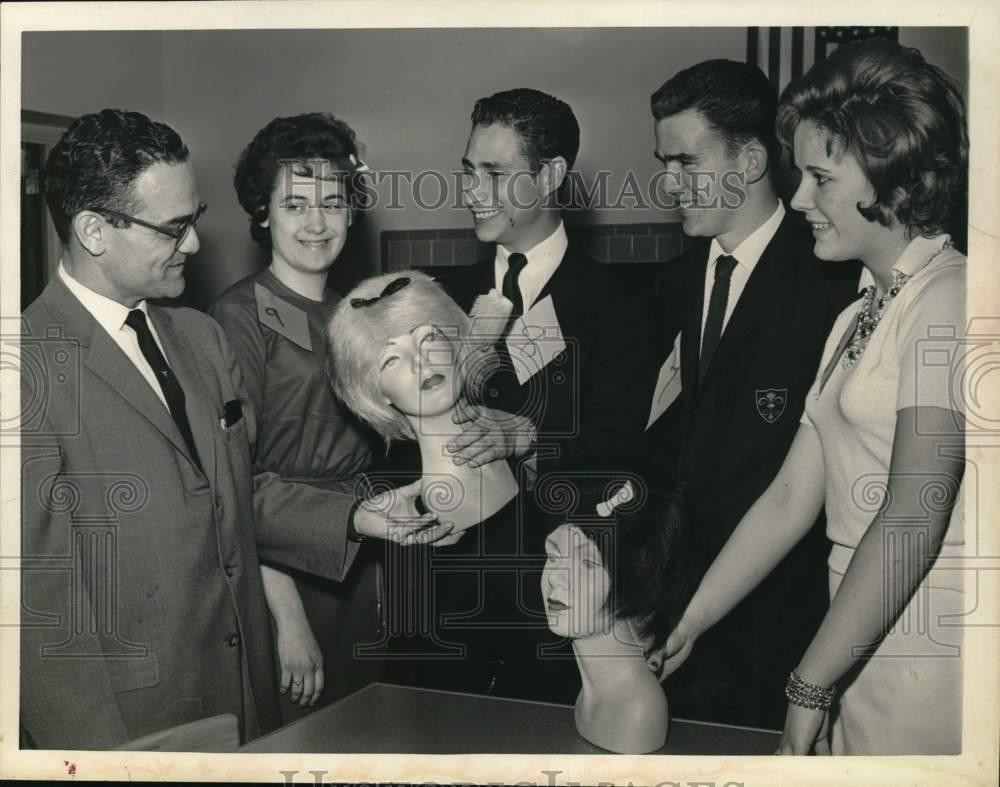 1962 Press Photo Distribute Education Clubs members meet in New York - tub10834