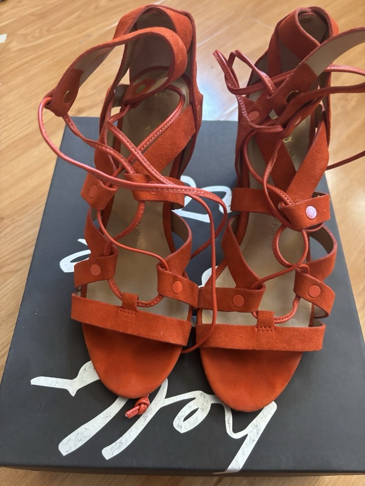 Banana Republic women’s red suede lace-up block heel sandals, size 6½M