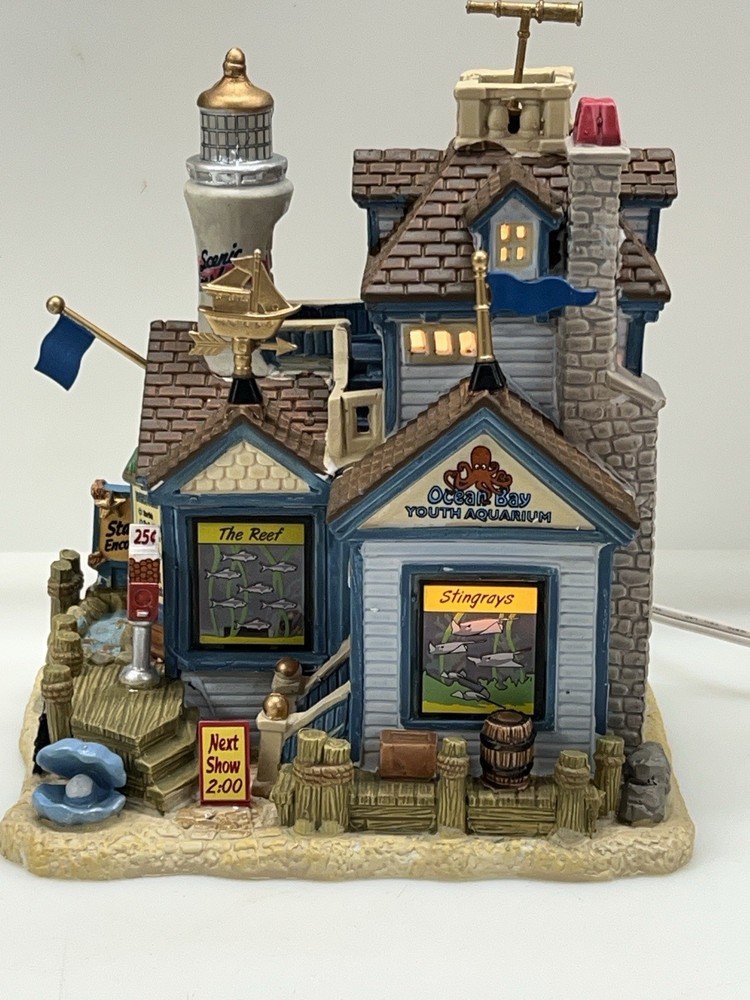 Lemax Ocean Bay Youth Aquarium 2017 with Cord Light Rare Collectible