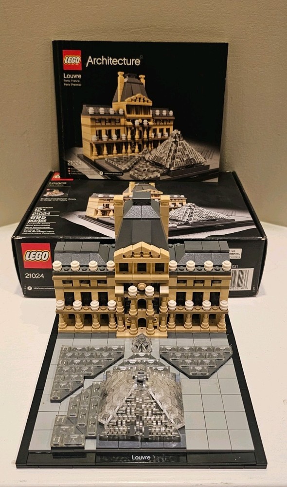 LEGO ARCHITECTURE: Louvre (21024) 100% complete!
