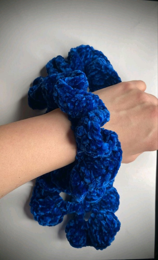 HANDMADE VELVET YARN CROCHET HAIR SCRUNCHIES!