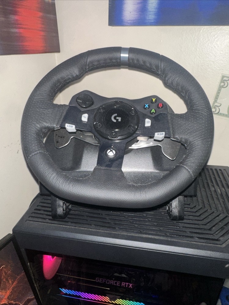 Logitech G923 Racing Wheel with Pedals for PC and Xbox in Black