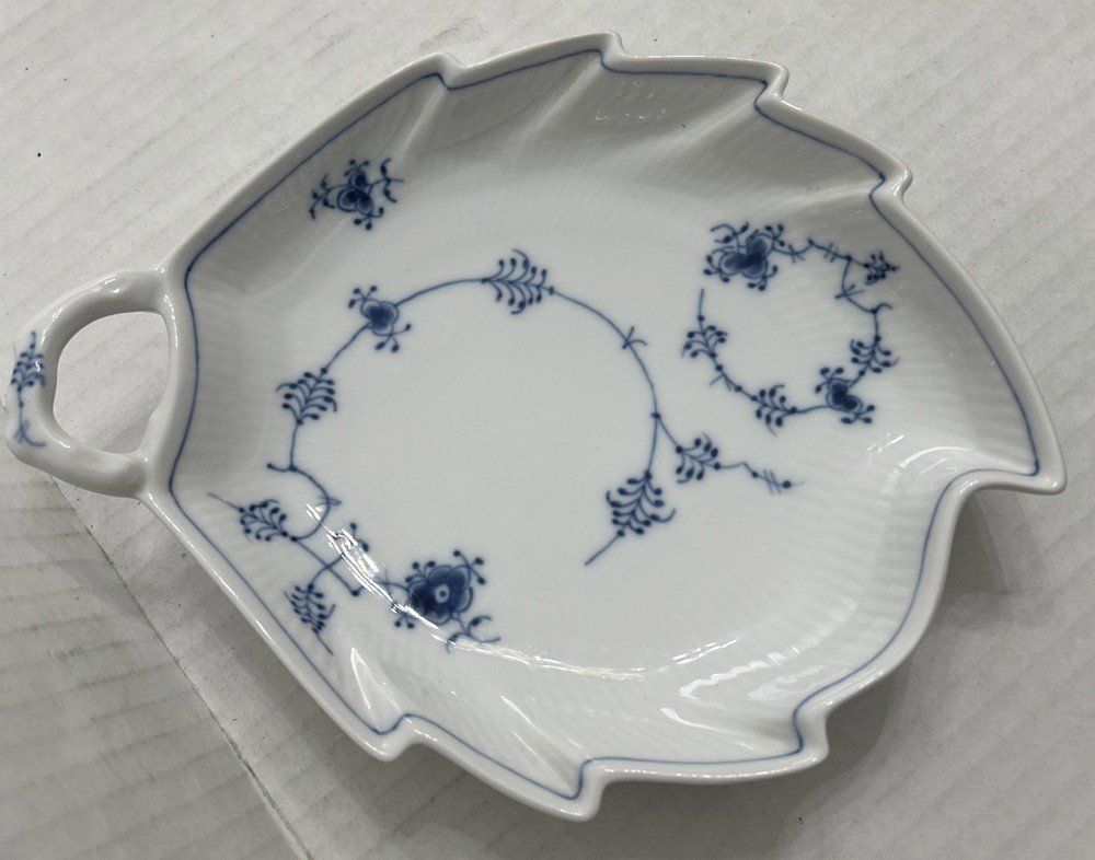 Royal Copenhagen Porcelain Blue Fluted Plain Lace Leaf Shaped Dish # 357
