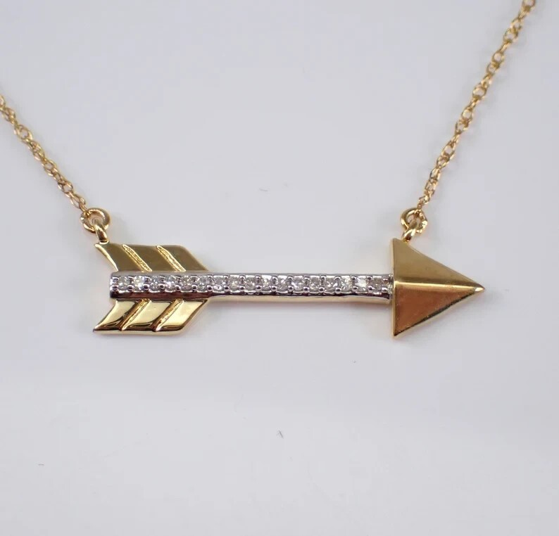 14K Yellow Gold Plated In 1Ct Round Cut Simulated Diamond Stunning Arrow Pendant