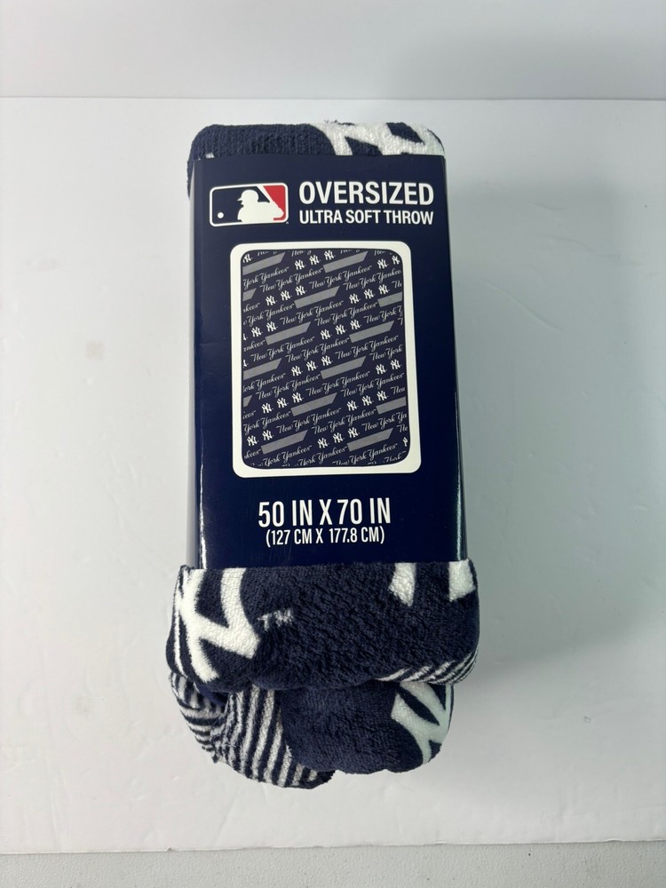 New York Yankees Logo NFL Oversized Ultra Soft Throw Blanket - 50x70