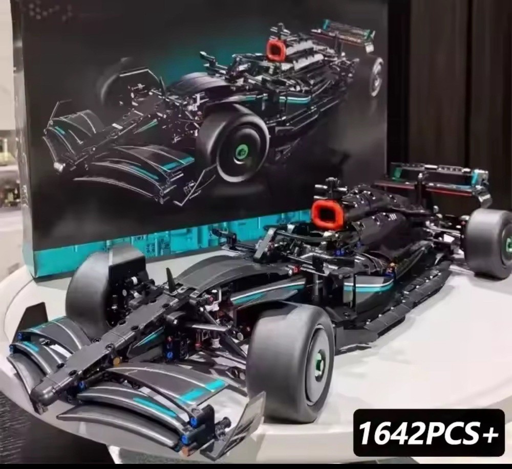 LEGO Mercedes-AMG F1 W14 E Performance 25-inch Model 1642-Piece Set 42171 New