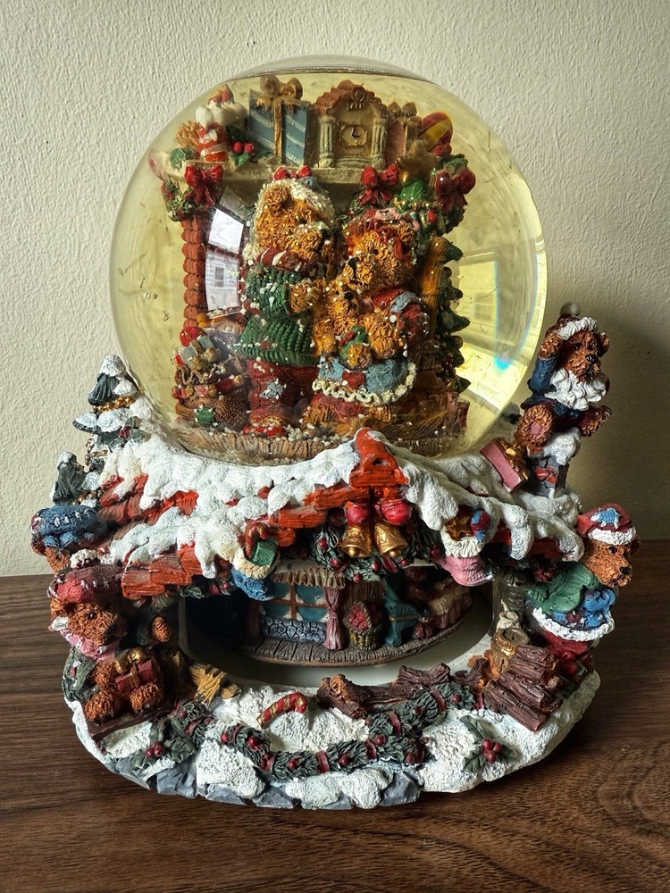 Vintage Noel Musical Holiday Water Globe with Revolving Winter Scene