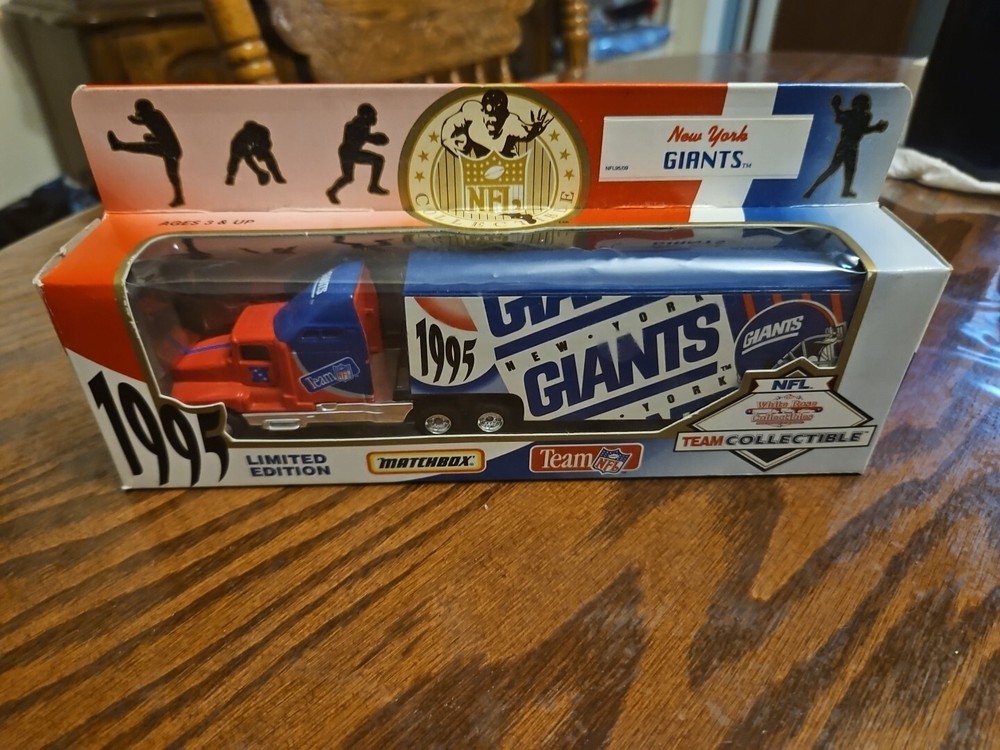 New York Giants Matchbox Limited Edition 1995 1/80 NFL Team Semi-Truck Football