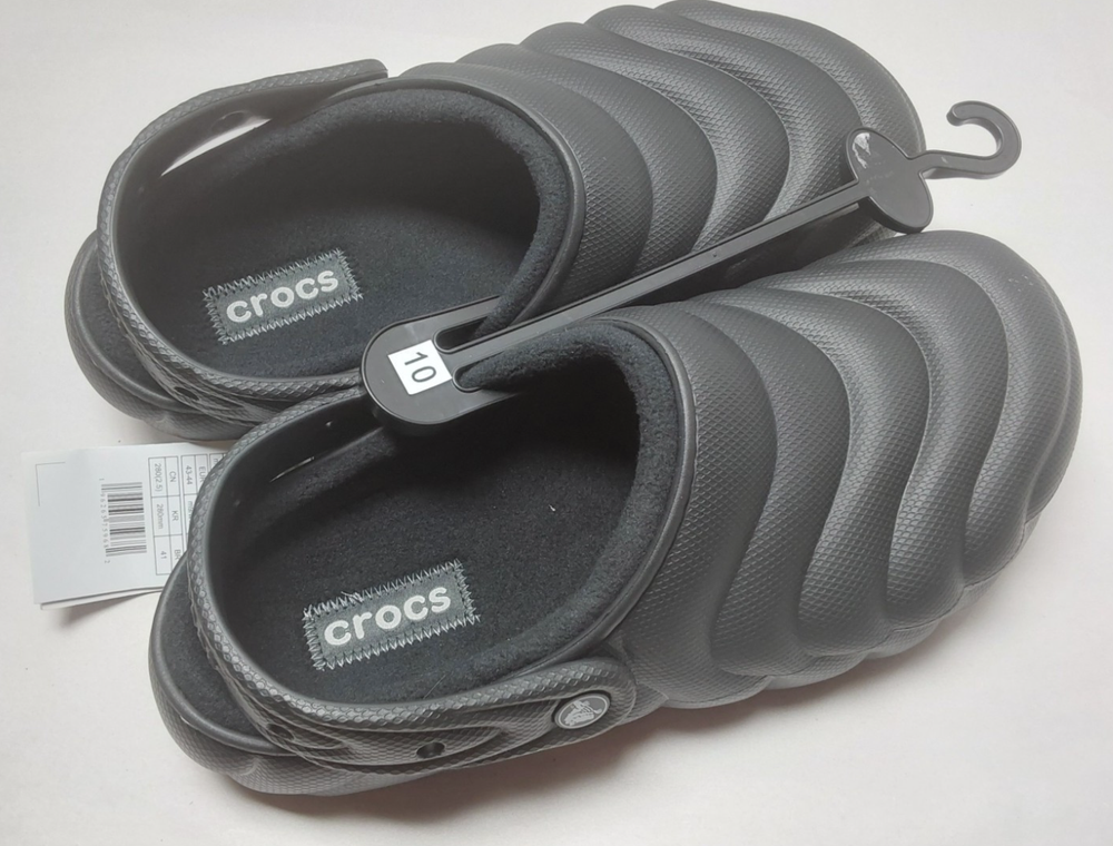NEW Crocs Classic Lined Overpuff Slip On Clogs Shoes Black M10 / W12_ 210059-001