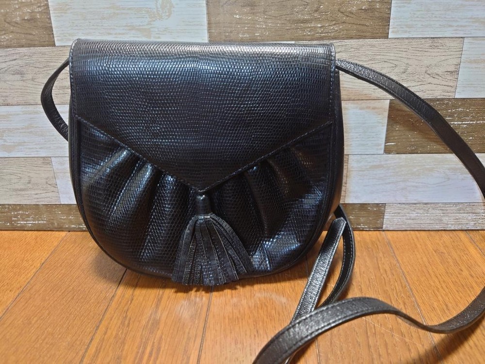 YSL Cassandra Black Leather Shoulder Bag Authentic F0605468
