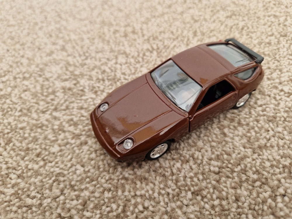 ЛИТАЯ МОДЕЛЬ АВТОМОБИЛЯ CORGI SOLIDO 1/43 CLASSIC PPORSCHE 928 GT