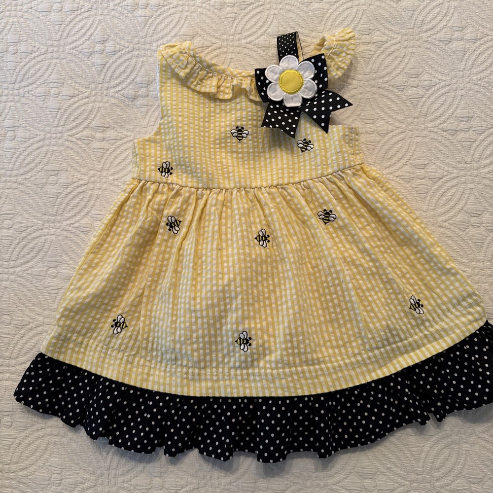 Counting Daisies Girl's Seersucker Ruffled Collar Sleeveless Bee Dress 12 Months