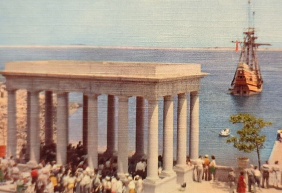 Mayflower II At Plymouth Rock Massachusetts VTG Souvenir Linen Postcard