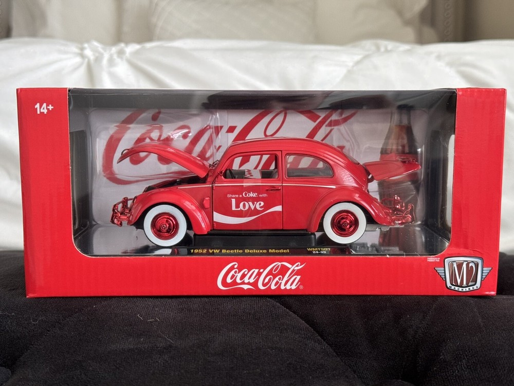 M2 Machines 1/24 1952 VW Beetle Deluxe Model CHASE Coke Coca-Cola 1/750 Holiday