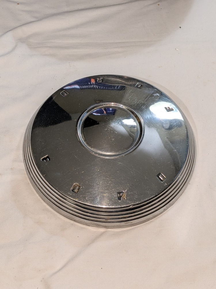 BEAUTIFUL ANTIQUE Vintage 1961 1962 FORD DOG DISH HUBCAP * RIBBED * NO DENTS