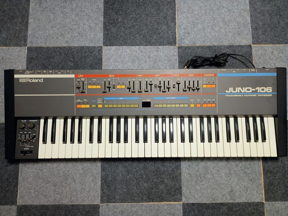 [Serviced] Roland Juno-106 61-Key Programmable Polyphonic Synthesizer ＋ Power co