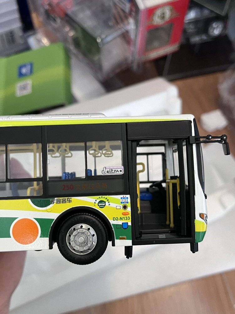1:42 Scale YuTong City Bus Diecast Model Car