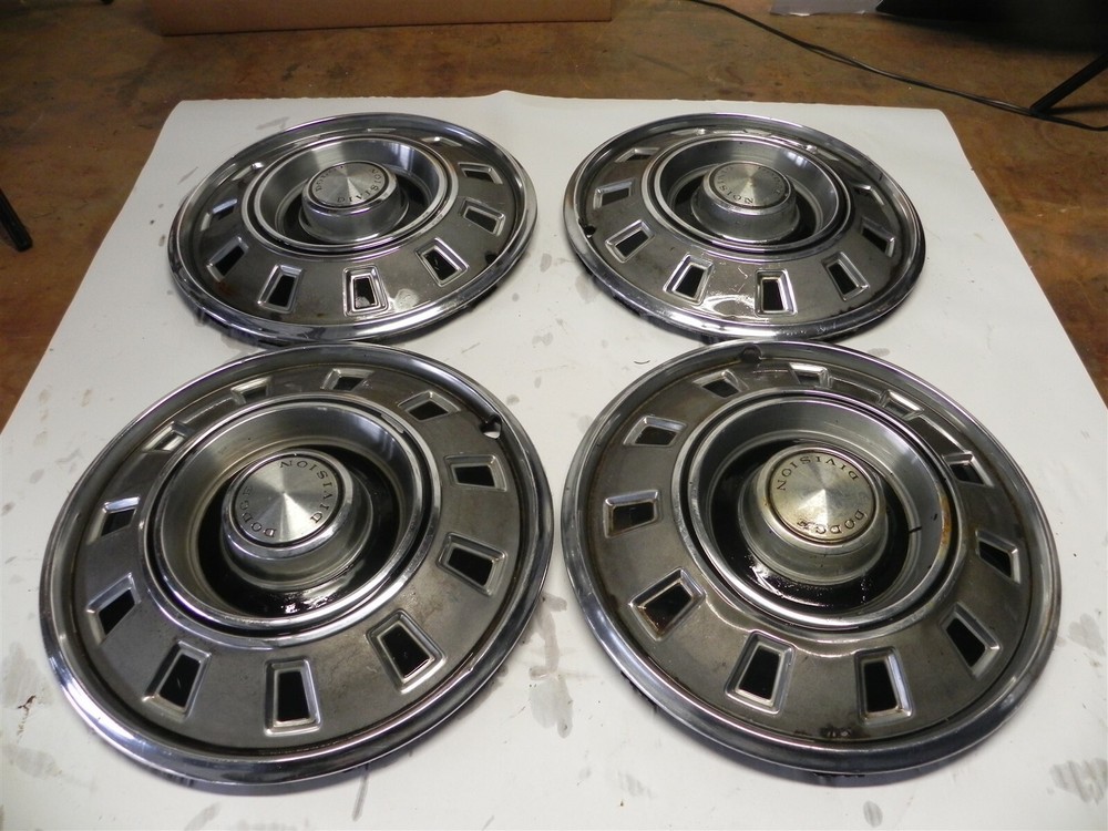 1968-69 DODGE VINTAGE FACTORY ORIGINAL OEM 14-INCH HUBCAP WHEEL COVERS LOT OF 5