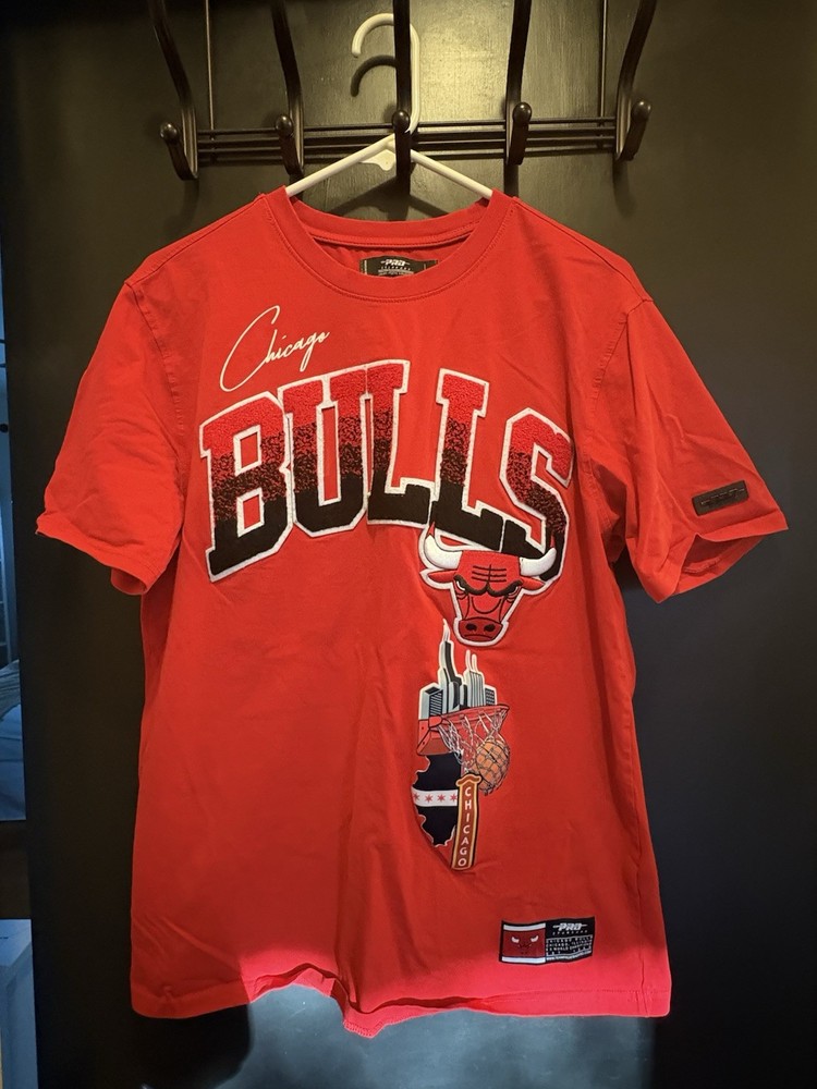 Pro Standard Chicago Bulls Hometown Chenille Red Tshirt -Mens Large 100% Cotton