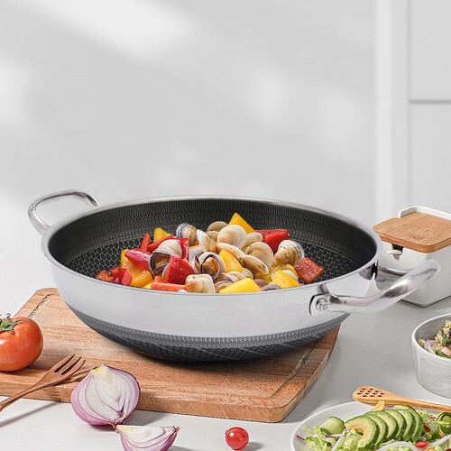 Non-stick stainless steel frying pan with cooking lid