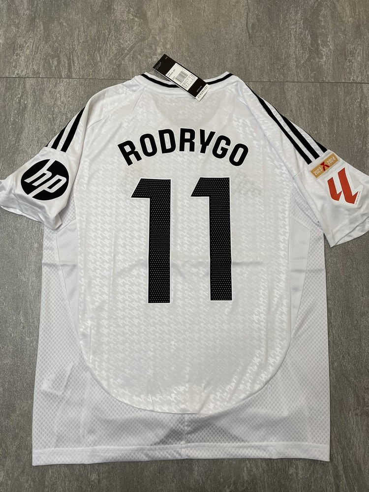 Real Madrid 24/25 Home Jersey ‘Rodrygo 11’ Size Small (La Liga Patches + Fonts)