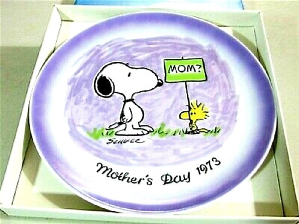 Vintage 1973 Schmid Snoopy Peanuts Charlie Brown Porcelain Mother's Day Plate